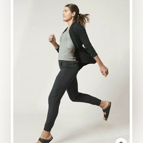 Athleta Black Textured Brooklyn Jogger Travel Lifestyle Pant // size 4 - Picture 1 of 11